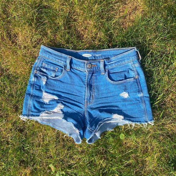 Mid-Rise Distressed Boyfriend Shorts - Picture 2 of 4